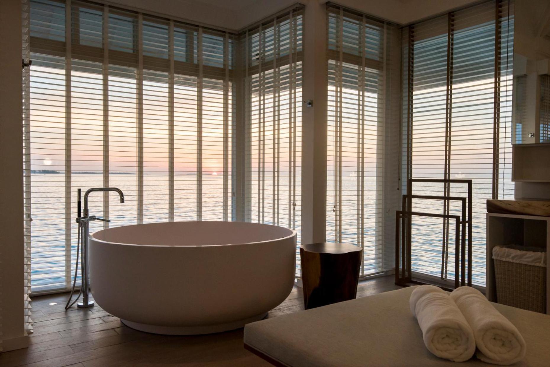 Lux* South Ari Atoll & Resort 5*